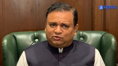 Speaker Rahul Narwekar Slams Ministers Over Fund Delay