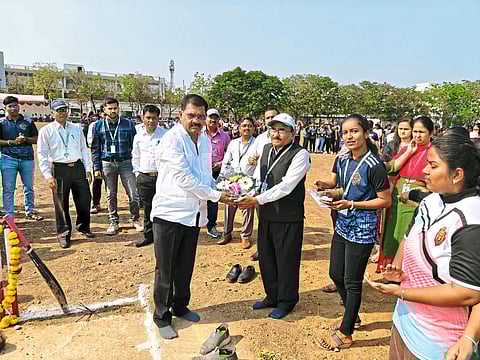 खेळामुळे विद्यार्थ्यांचा बौद्धिक व शारीरिक स्तर उंचावतो : भाऊसाहेब रूपनर