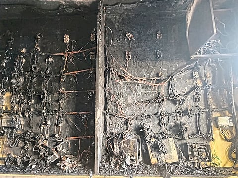 वीज मीटर पेटीला शाॅर्ट सर्कीटमुळे भीषण आग