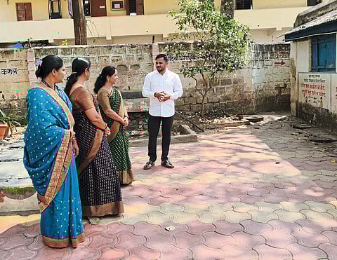 मलकापूर धनंजय येडगे जिल्हा परिषद शाळेतील शिक्षकांची संवाद