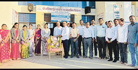 मल्लिकार्जुन विद्यालयात कवितांचे सादरीकरण