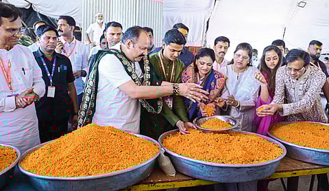 ‘माता कमला की रसोई’ला मिश्रा यांचा भेट