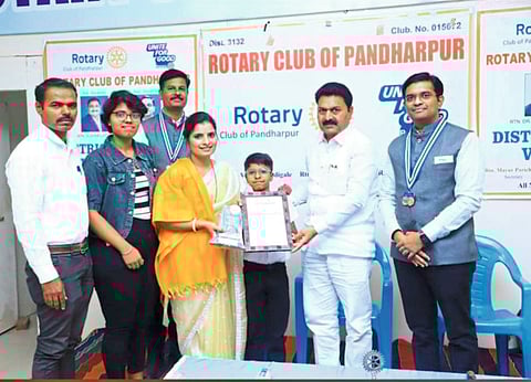 अनुराधा गाडेकर यांना उत्कृष्ट व्यावसायिकता पुरस्कार प्रदान