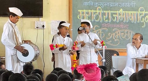 अंबवडेत मराठी राजभाषा दिन उत्साहात