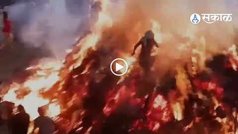 Man Walks Through Blazing Holi Fire in Mathura, Ancient Prahlad Ritual Goes Viral