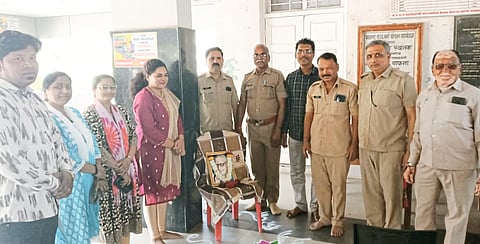 ​सासवड एसटी आगारात 
कुसुमाग्रजांच्या प्रतिमेचे पूजन