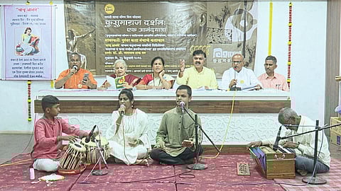 सासवडच्या कलावंतांनी जागवल्या कुसुमाग्रजांच्या स्मृती