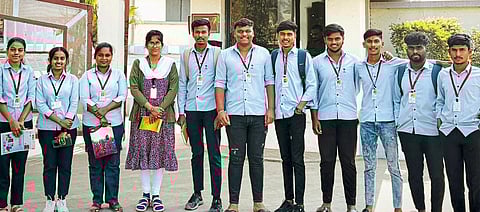 सुप्यातील विद्यार्थ्यांनी घेतली 
वीज निर्मितीची माहिती