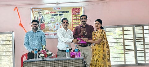 पंढरपूर डाक विभागात पी एल आय व आर पी एल आय विभागात पुनम सोनार  सर्वप्रथम