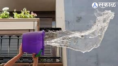 grandmother boil water throw on grandson