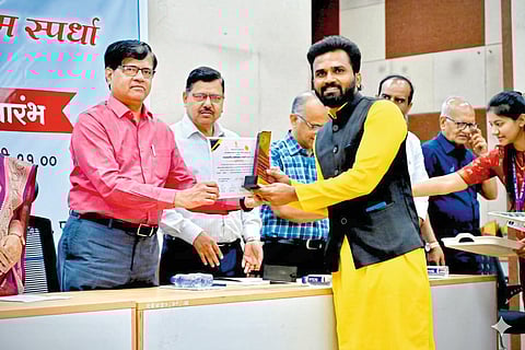 राज्यस्तरीय नवोपक्रम स्पर्धेत महेश गायकवाड यांना तृतीय क्रमांक