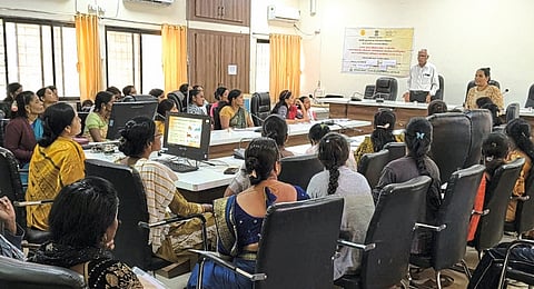 पुरंदरमध्ये बचत गटातील महिलांना प्रशिक्षण