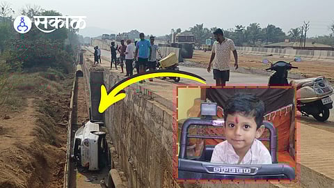 Sawantwadi Car Accident at Banda Khamdev Naka