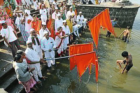 देहूत वैष्णवांची मांदियाळी