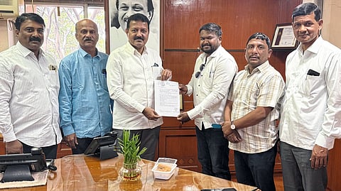 आकाश पाटोळे यास अनुकंपा तत्त्वावर नोकरी