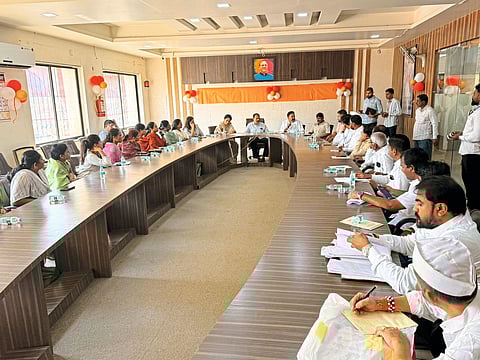 आसू : माजी खासदार रणजितसिंह नाईक निंबाळकर यांच्या उपस्थितीत आढावा बैठक