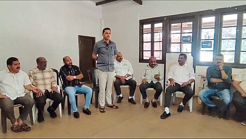 पाचगणी : पाचगणीचा संयम सुटला, रस्ते कामातील दिरंगाईविरोधात रविवारी ''पाचगणी बंद'' :  पाचगणी क्लबमधील बैठकीत ''एल्गार''.