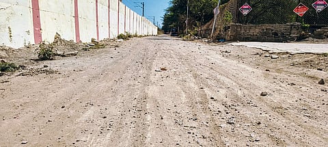 कच्च्या रस्त्यामुळे नागरिक त्रस्त