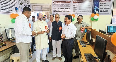 पुरंदर शैक्षणिक संकुलात 
अत्याधुनिक संगणक कक्ष