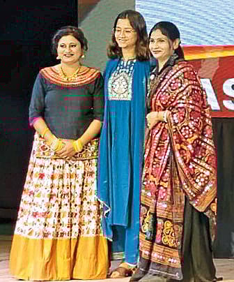 शुभांगी बोबडे व शिल्पा निंबाळकर यांच्या सादरीकरणाने सभागृह मंत्रमुग्ध