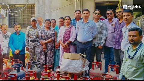 Gas Cylinder Black Market Busted In Yavatmal
