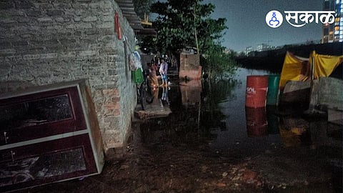 Mutha Canal Overflows in Manjari Water Enters Houses and Slums