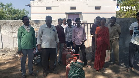 LPG Shortage Triggers Public Outrage in Akola