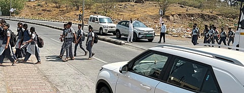 फिरंगाई शाळेसमोर धोकादायक वळण