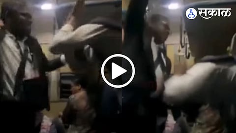 TC And Passenger Dispute in Train