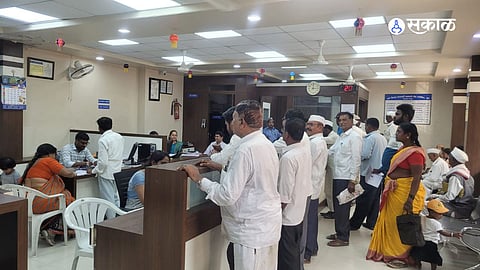 Rush in District Bank Branches