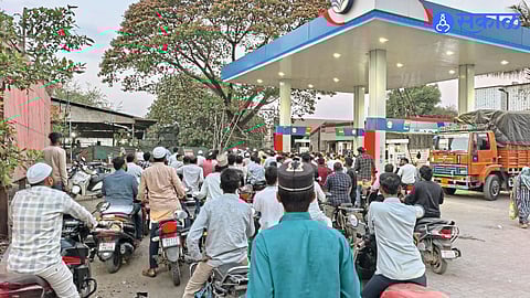 Long queues of two-wheelers at a petrol pump in Sangamner amid fuel shortage and price hike fears.