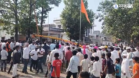 Grand Welcome of Shambhu Mahadev Kavad Kathi in Madha