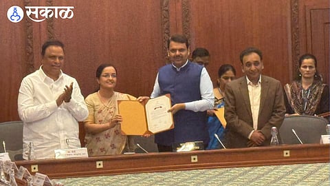 cm devendra fadnavis and pune additional commissioner pavneet kaur