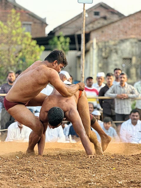 कानसे येथे कुस्त्यांचा जंगी आखाडा