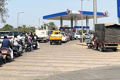 ‘उद्यापासून पेट्रोल बंद’ चर्चांनी घबराट