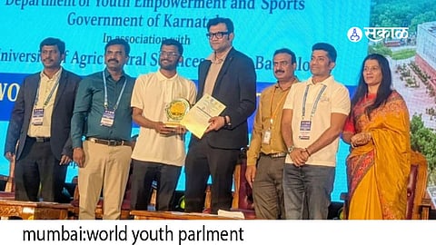 मुंबई: मुंबई विद्यापीठाच्या राष्ट्रीय सेवा योजना (एनएसएस) आंतरराष्ट्रीय स्तरावर उल्लेखनीय कामगिरी केलेले डॉ. दीपक पोखरकर व अन्य स्वयंसेवक