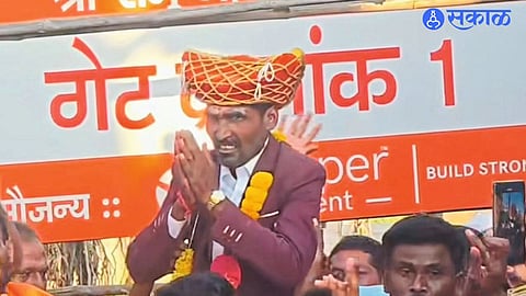 Devotion Peaks at Shikhar Shingnapur: Kavadi Rituals Enthrall at Mungi Ghat