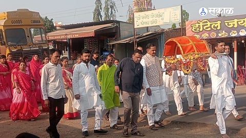 Spiritual Vibrancy: Bhagwan Mahavir Jayanti Celebrated with Devotion in Loni