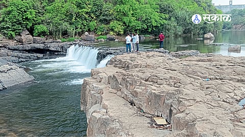 Dengerous Tourist Spot 