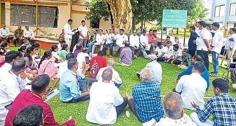 तुकाराम मुंढे यांची बदली रद्द करण्यासाठी मोर्चा