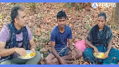 Surrendered Maoist sharing a meal with a police jawan