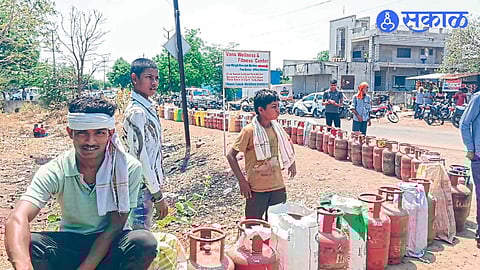 gas cylinder line in jalgaon jamod