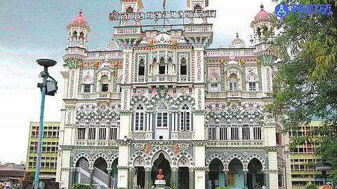 Solapur Municipal Corporation to conduct e-auction of expired shops following Jaykumar Gore’s directive.