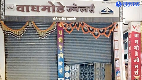 Police act swiftly after youth’s tip-off, foiling robbery attempt in Lonand.