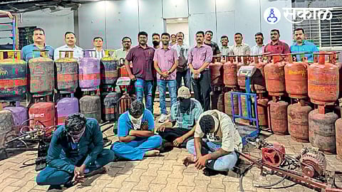 raid on illegal gas market