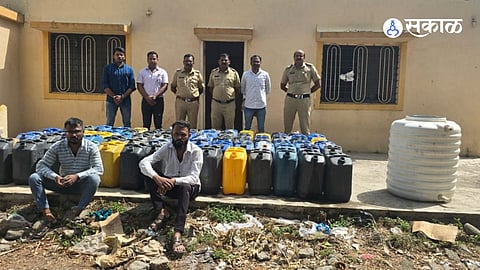 Major Crackdown in Loni Kalbhor: Police Bust Illegal Liquor Den at Bazarmala