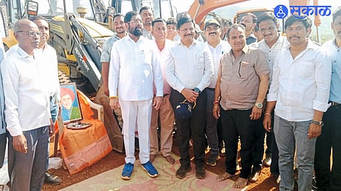 Deputy CM Eknath Shinde reviewing water conservation efforts under the ‘Gal Mukt Dharan, Jal Yukt Shivar’ scheme.