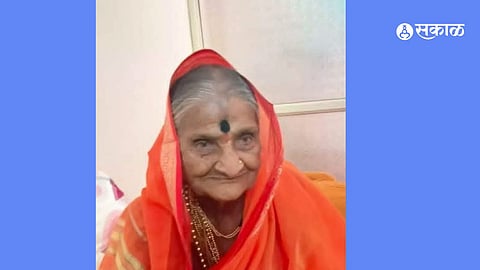 "भक्तीचा आधारवड कोसळला!" मातोश्री सरुबाईंच्या जाण्याने देवगड संस्थान पोरकं; वारकरी संप्रदायावर दुःखाचा डोंगर.