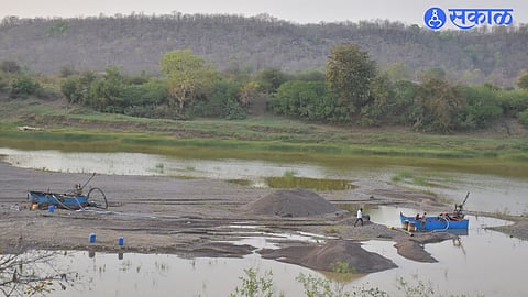 Heavy machinery engaged in illegal sand extraction in Painganga river in Mahur taluka.