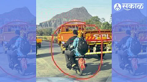 The female suspect and her accomplice fleeing on a two-wheeler